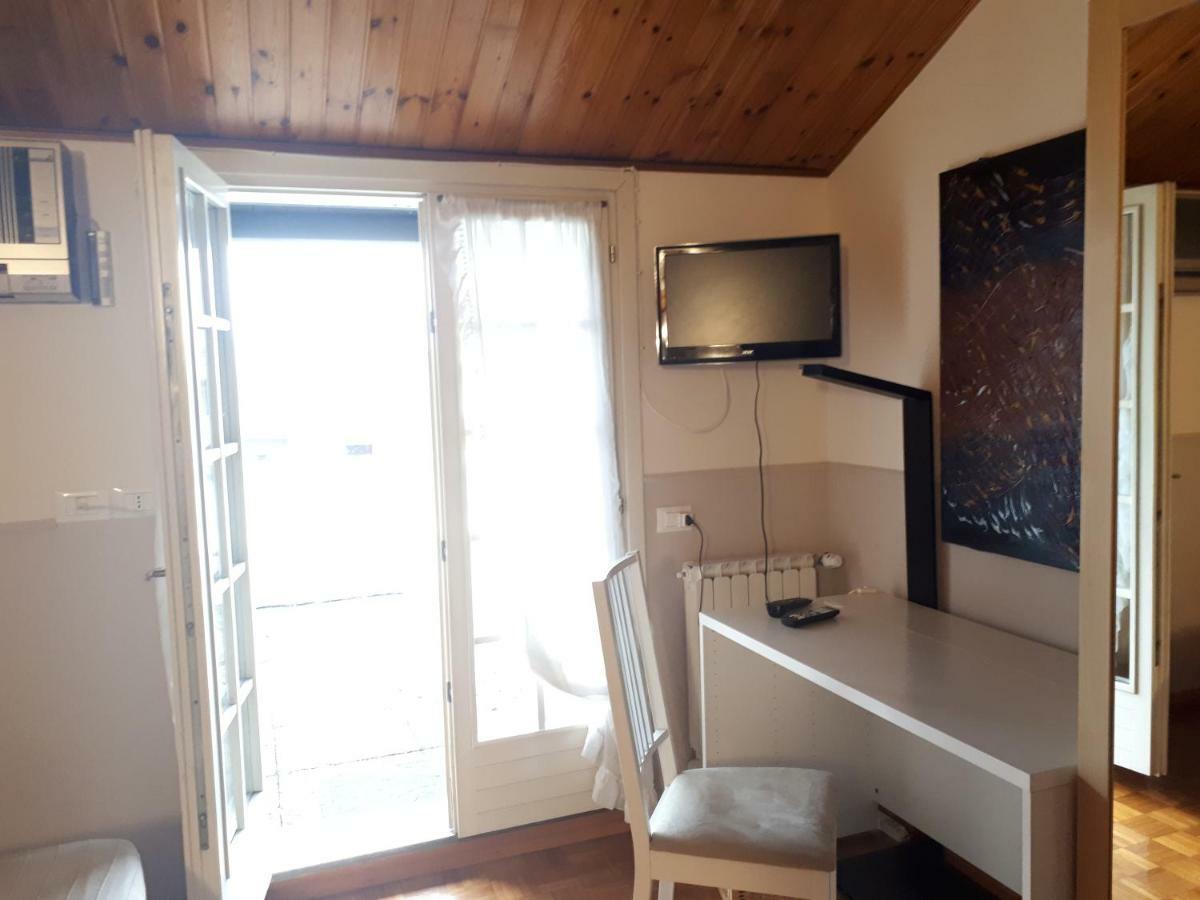 B&B La Mansardina Торри-ди-Квартезоло Экстерьер фото